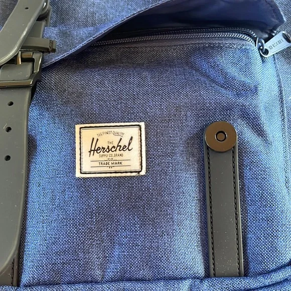 ❤️NWT!!!❤️RARE!!Beautiful Herschel 25L Backpack.Little America.15”Laptop sleeve. - Picture 6 of 17